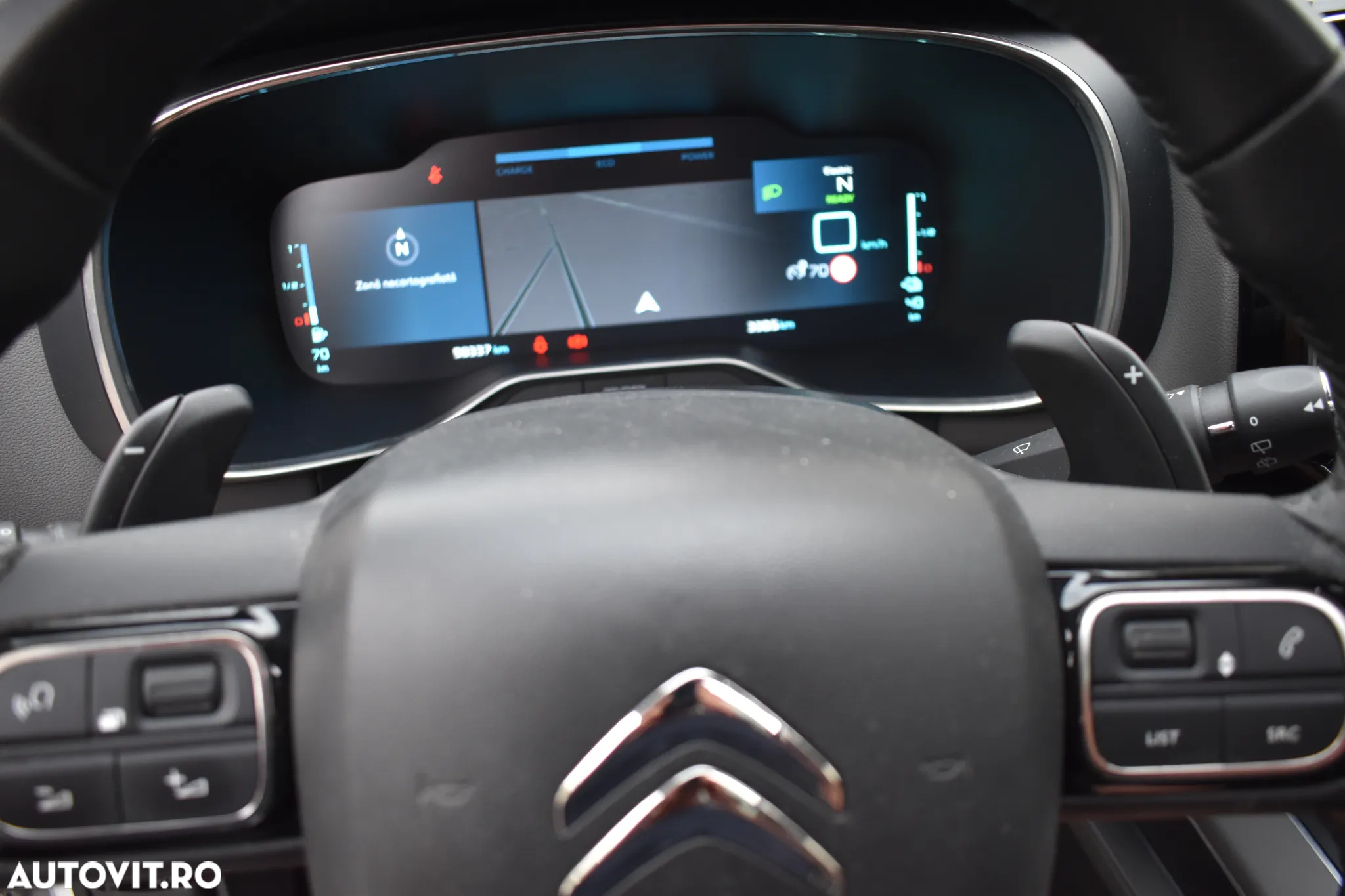 Citroën C5 Aircross Hybrid 225 e.EAT8 SHINE PACK - 37