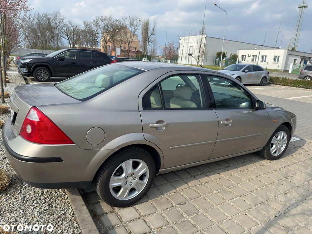 Ford Mondeo 2.0 Ghia - 5