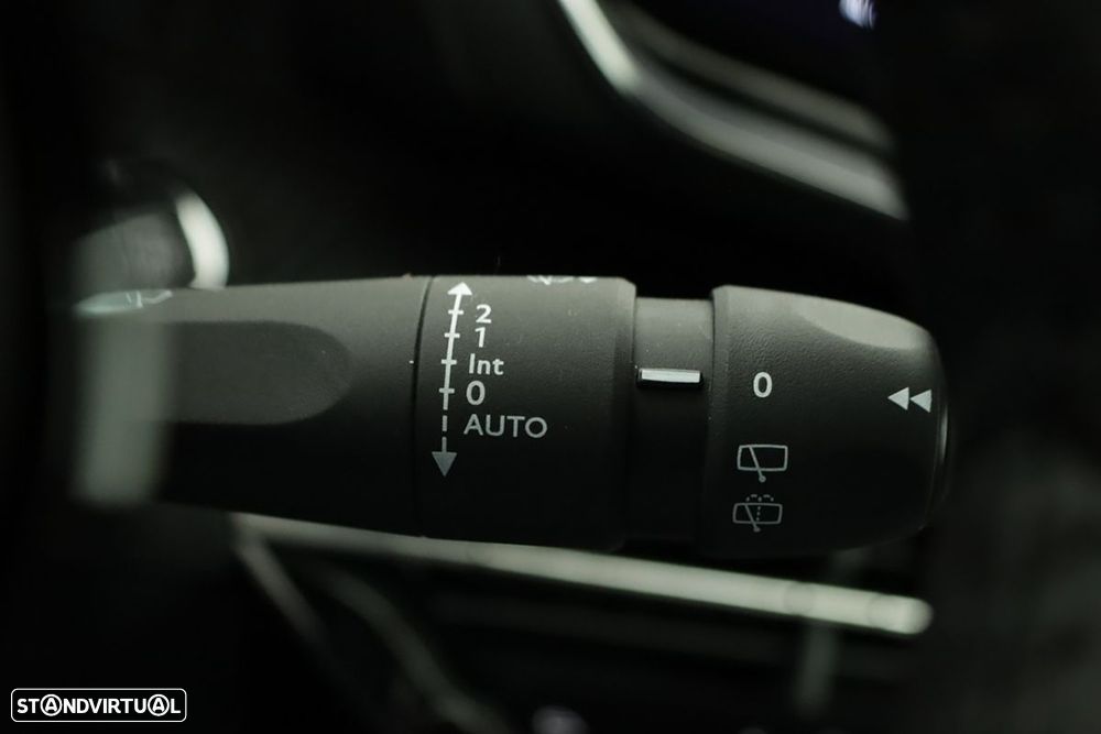 Peugeot e-2008 54 kWh Allure - 19