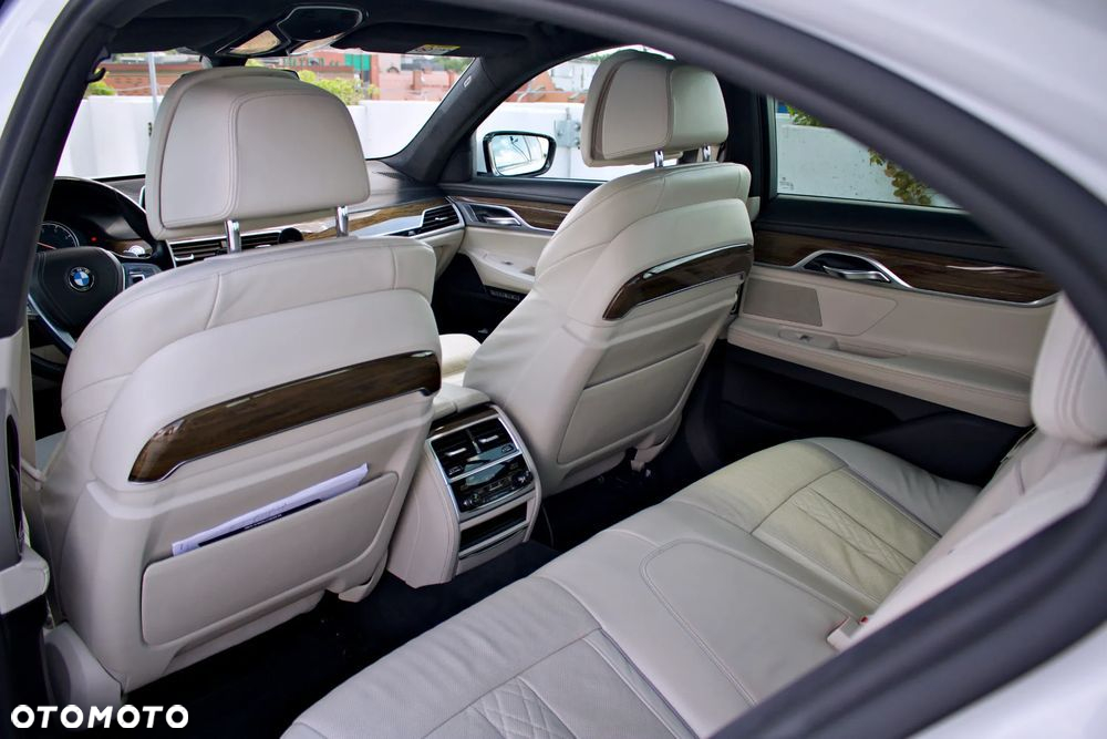 BMW Seria 7 740d xDrive - 27