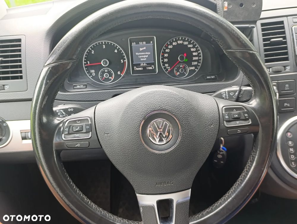Volkswagen Multivan - 11