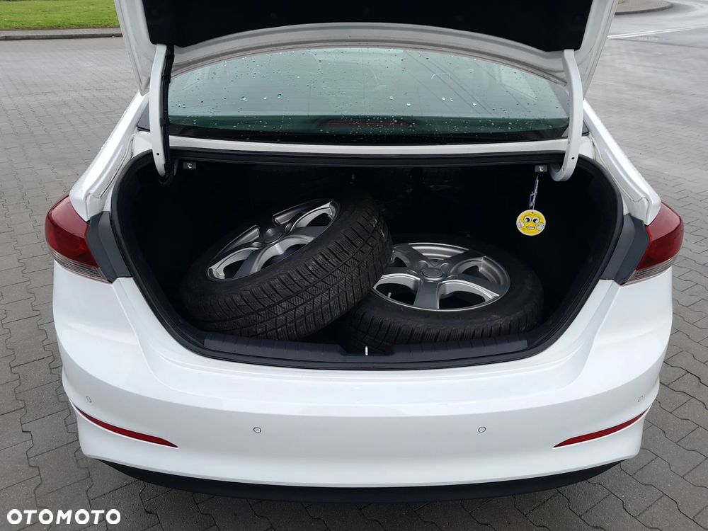 Hyundai Elantra 1.6 Comfort - 17
