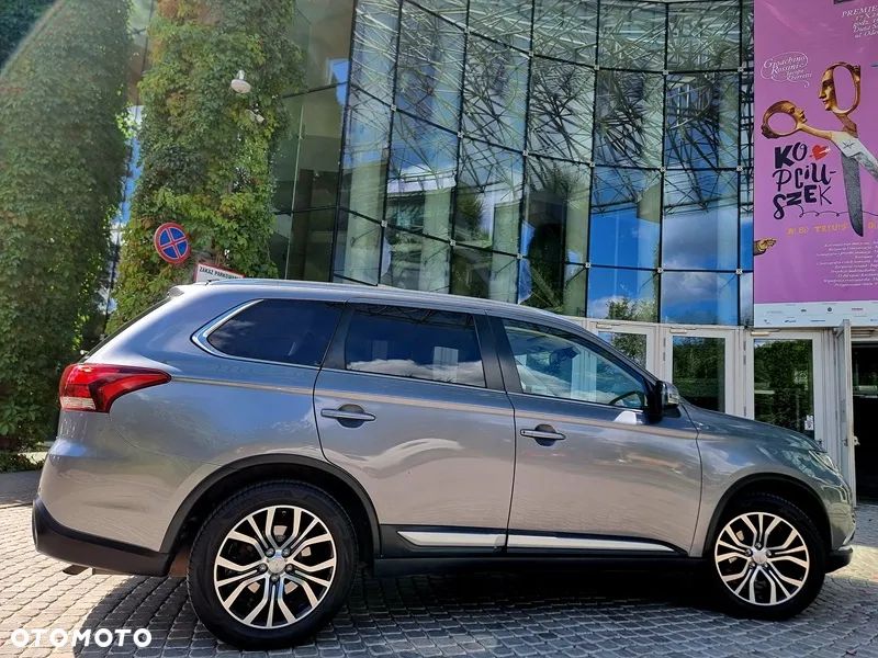 Mitsubishi Outlander 2.0 Instyle Navi 4WD CVT - 3