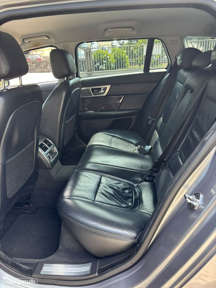Jaguar XF Sportbrake 2.2 D Luxury - 10