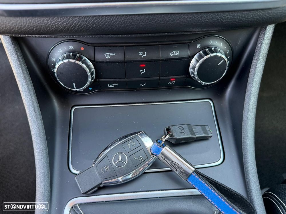 Mercedes-Benz GLA 180 AMG Line - 26