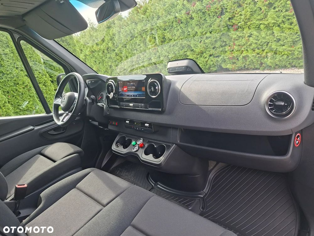 Mercedes-Benz Sprinter - 15