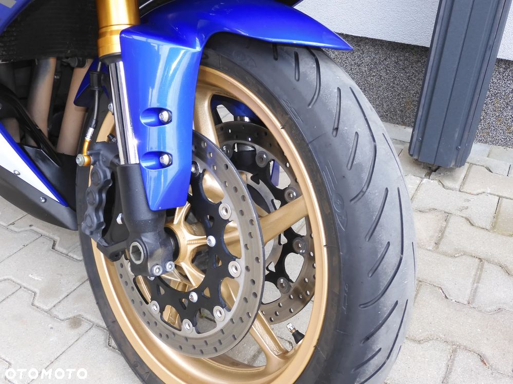 Yamaha R1 - 5
