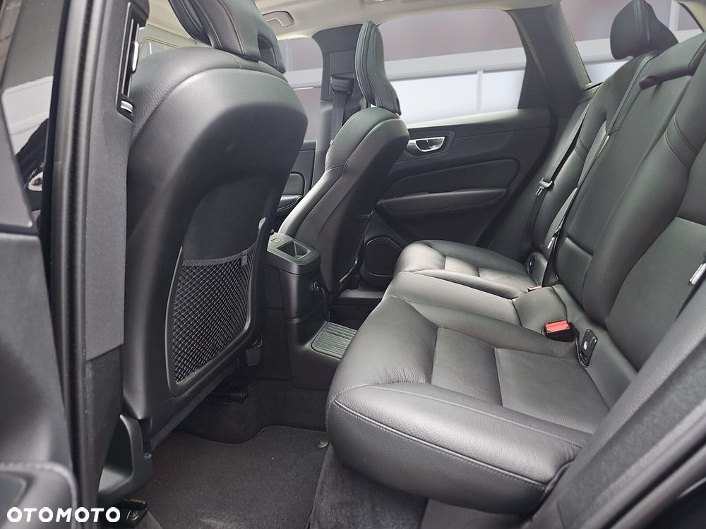 Volvo XC 60 T8 Plug-In Hybrid AWD Ultimate Dark - 11