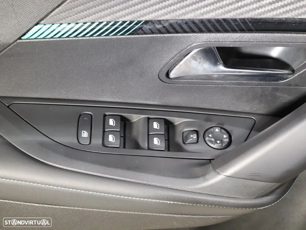 Peugeot 2008 1.2 PureTech Allure Pack - 26