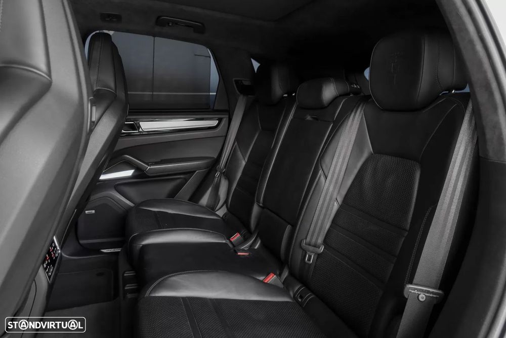 Porsche Cayenne Turbo S E-Hybrid - 23