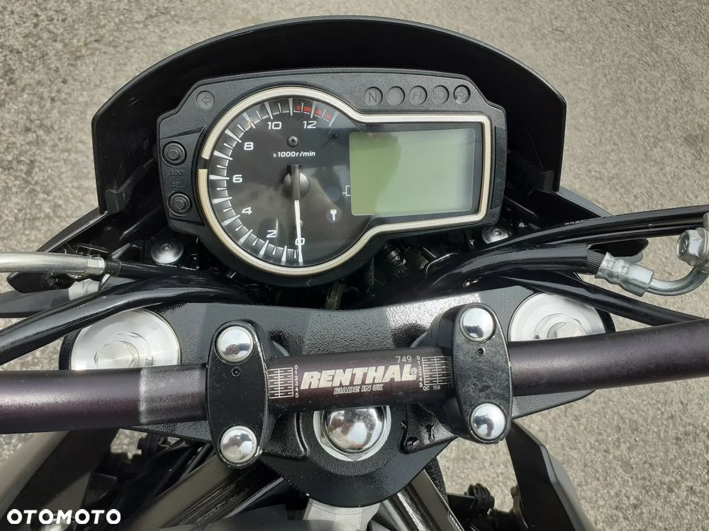 Suzuki GSR - 21