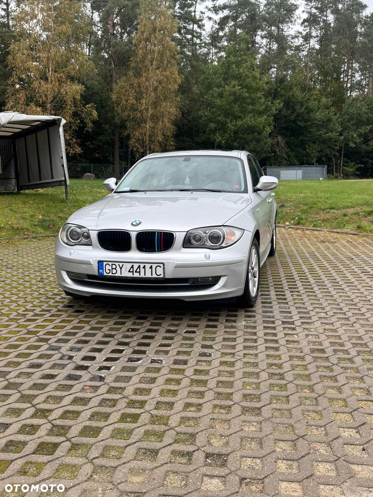 BMW Seria 1 116I 2009 photo 2