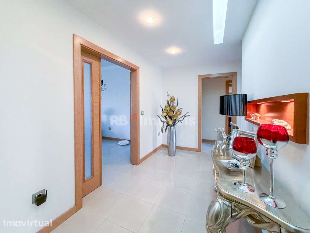 Apartamento T3 c/ Varandas, Garagem, Elevador e Sótão - Entroncamento - Grande imagem: 5/35