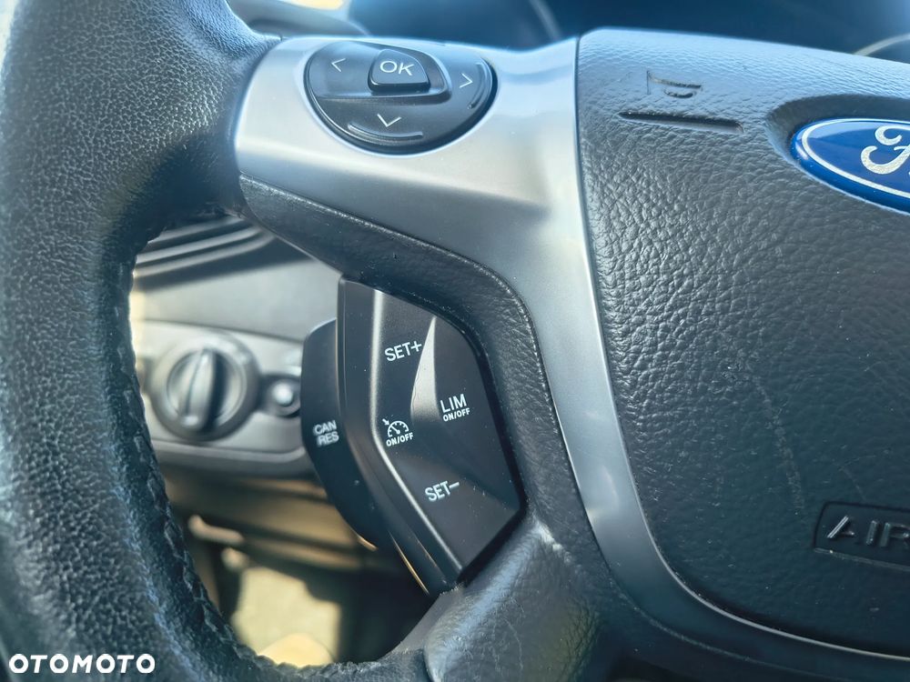 Ford Kuga 2.0 TDCi 2x4 Champions Edition - 32
