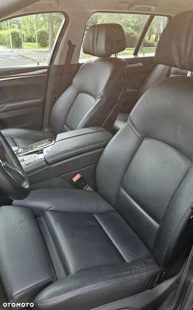 BMW Seria 5 525d Touring Luxury Line - 17