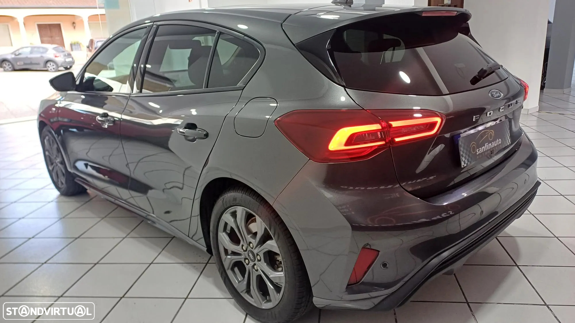 Ford Focus 1.0 EcoBoost Hybrid ST-LINE - 12