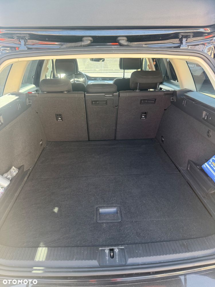 Volkswagen Passat 2.0 TDI SCR Comfortline DSG - 12