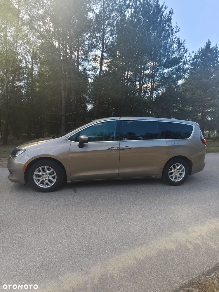 Chrysler Pacifica - 2