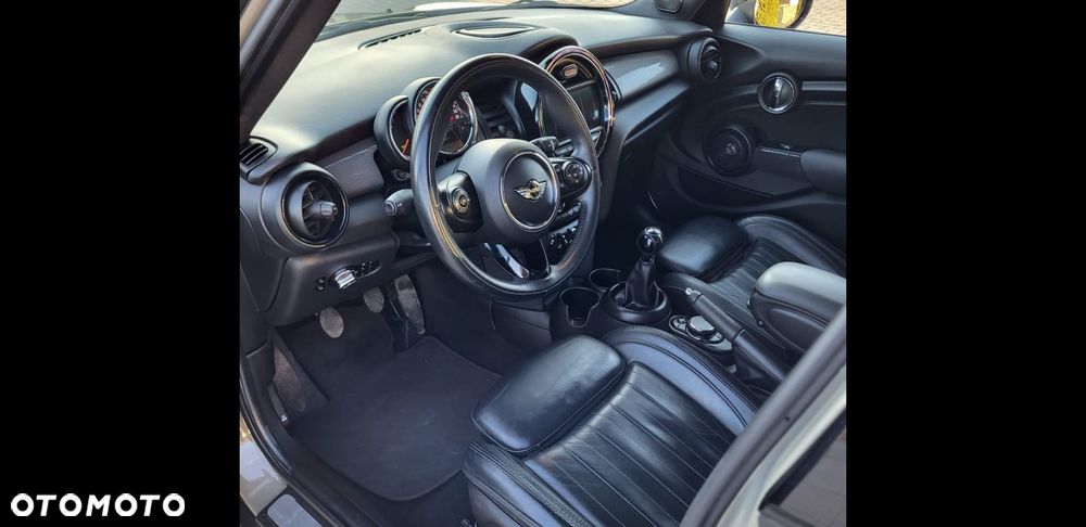 MINI Cooper Standard - 5