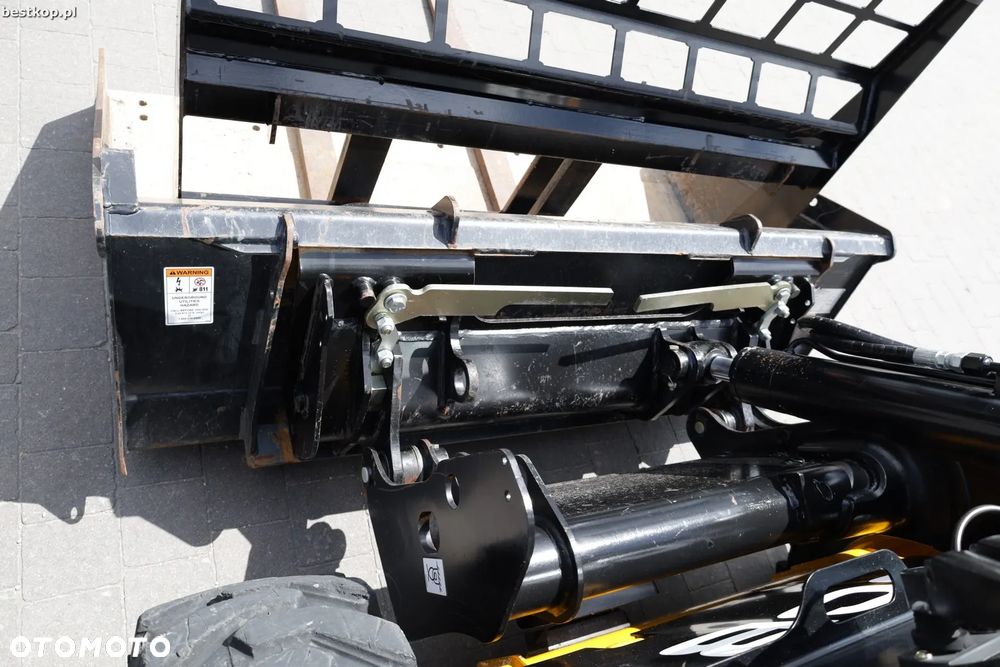 JCB 155 Miniładowarka Skid steer - 16