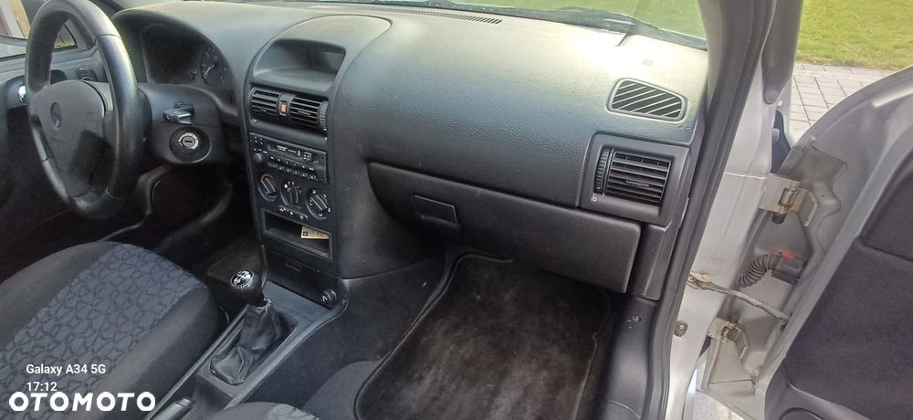 Opel Astra 1.6 16v 100 - 9
