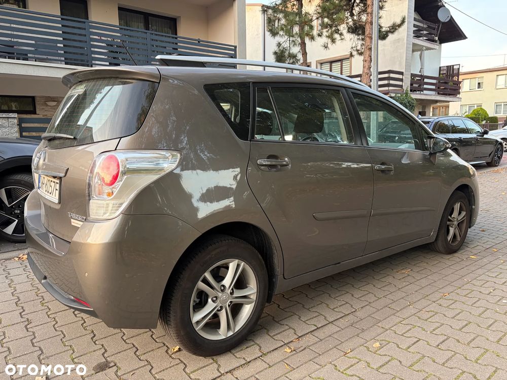 Toyota Verso 1.6 Premium EU6 - 4