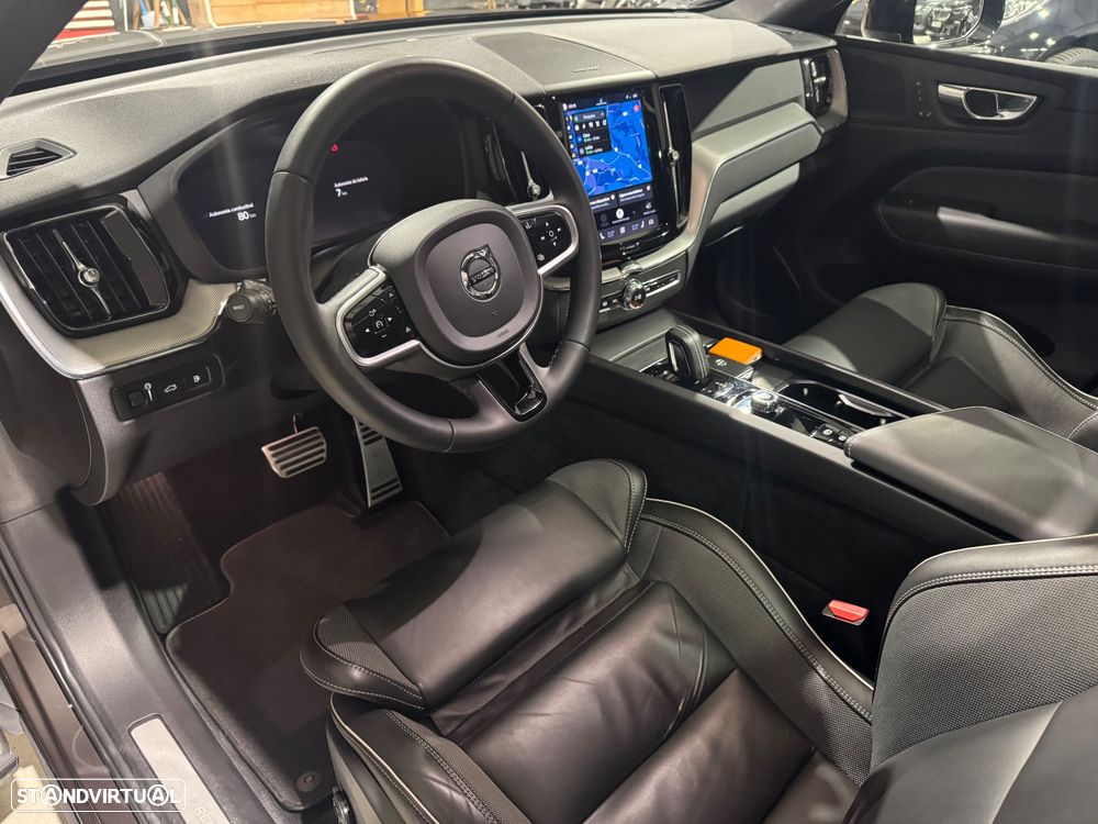 Volvo XC 60 2.0 T6 PHEV R-Design AWD - 24