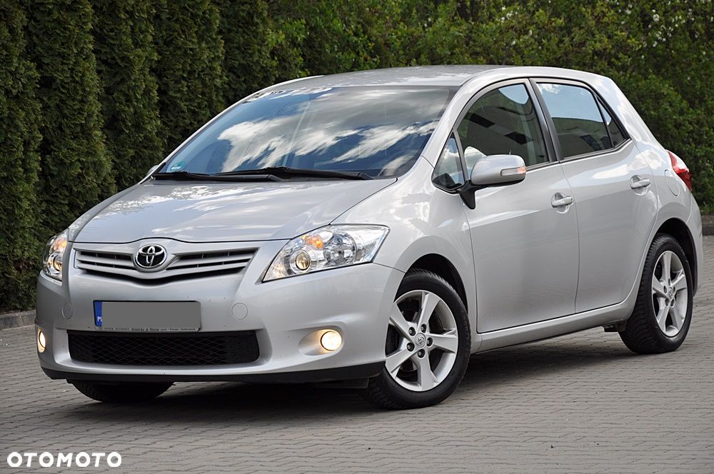 Toyota Auris 1.33 VVT-i Terra Start - 1