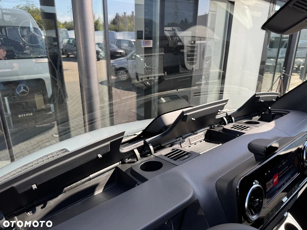 Mercedes-Benz Sprinter - 30