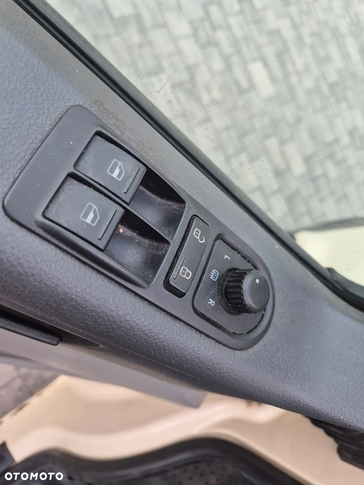 Volkswagen Caravelle - 17