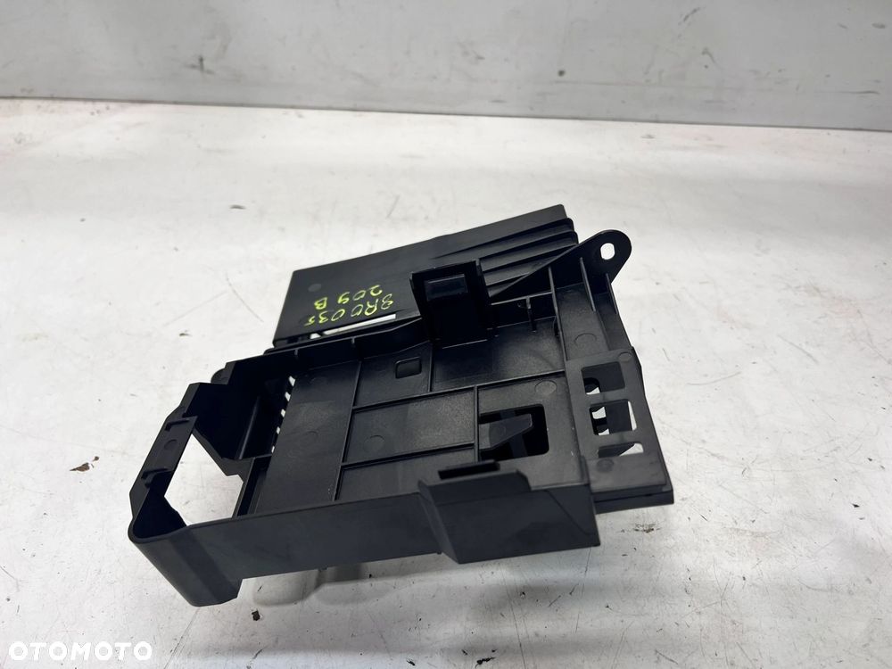 UCHWYT MOCOWANIE NAWIGACJI AUDI Q5 8R 8R0035209B - 4