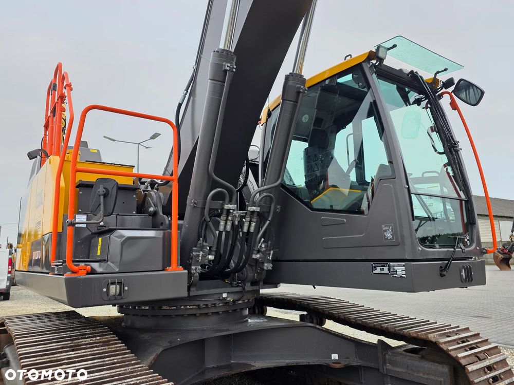Volvo EC 300 EL, 2022 ROK, 3600 MTH, PODNOSZONA KABINA - 17
