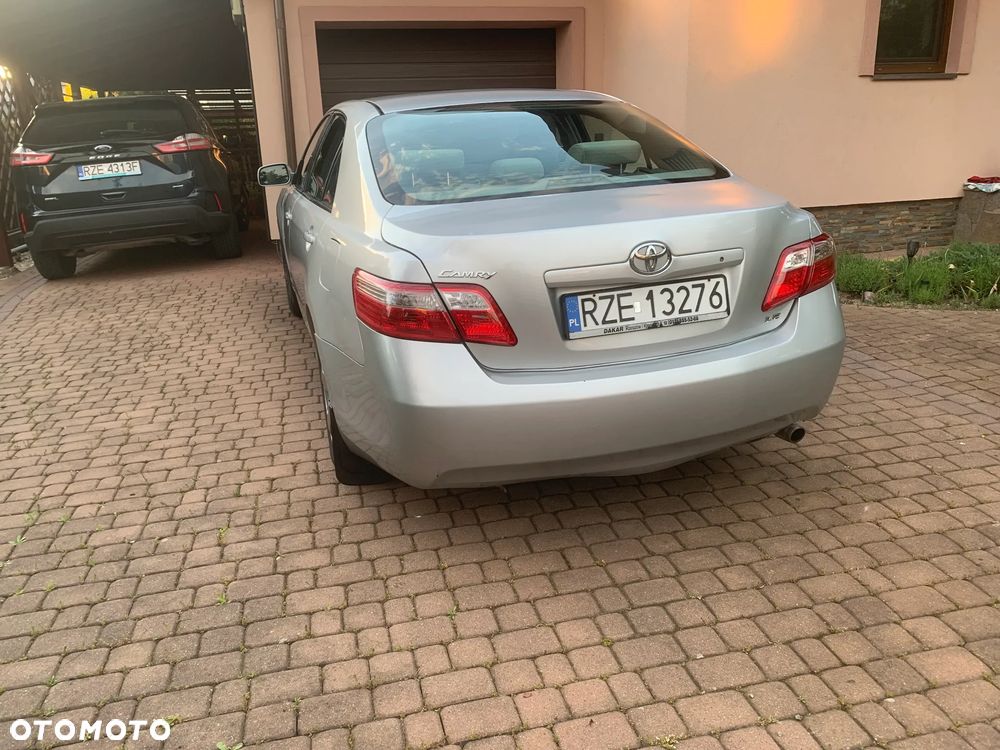 Toyota Camry 2.4 XLE - 10