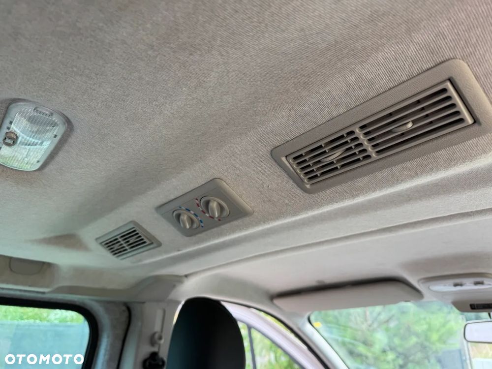 Renault Trafic 2.0 dCi - 33