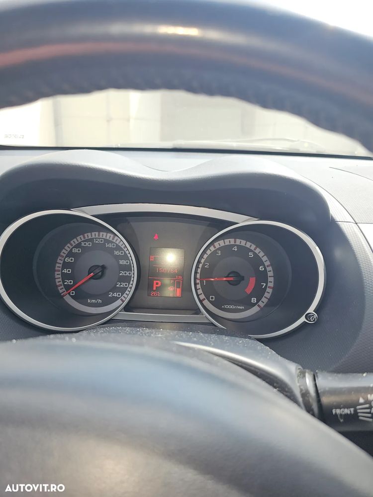 Mitsubishi Outlander - 7