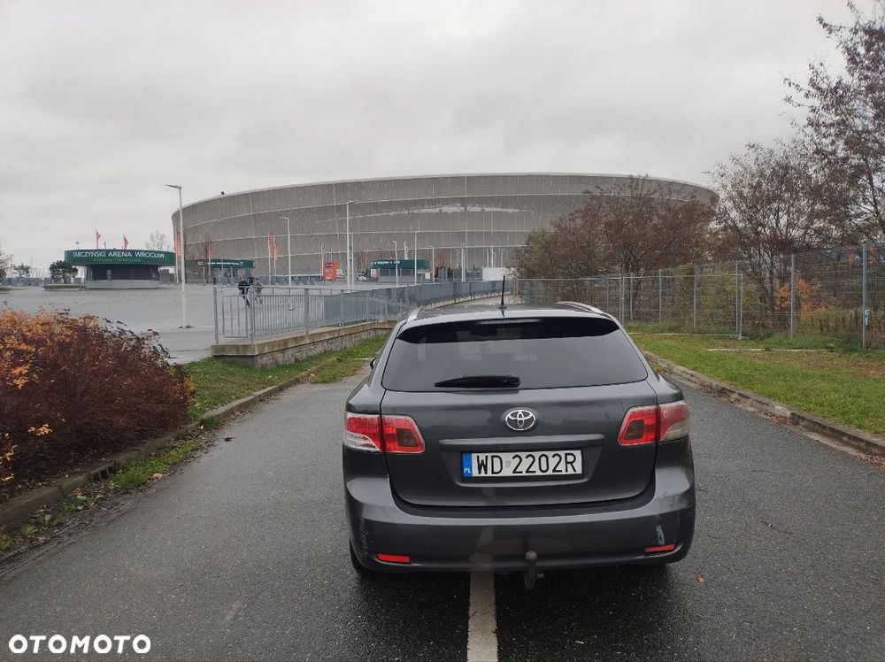 Toyota Avensis 2.0 D-4D Premium - 10