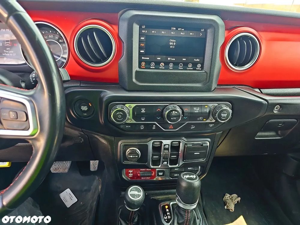 Jeep Wrangler - 8