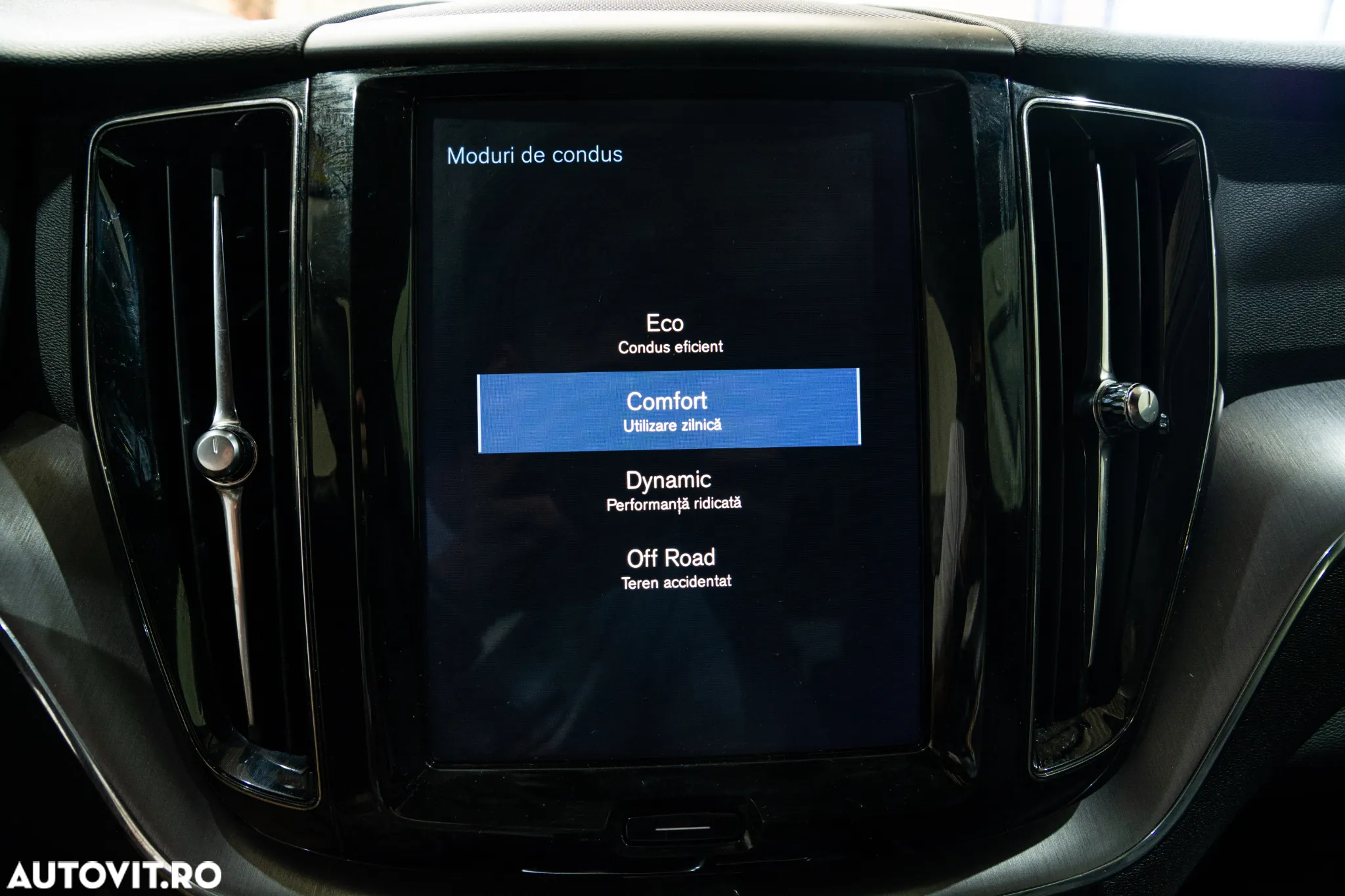 Volvo XC 60 D4 Geartronic Momentum Pro - 30