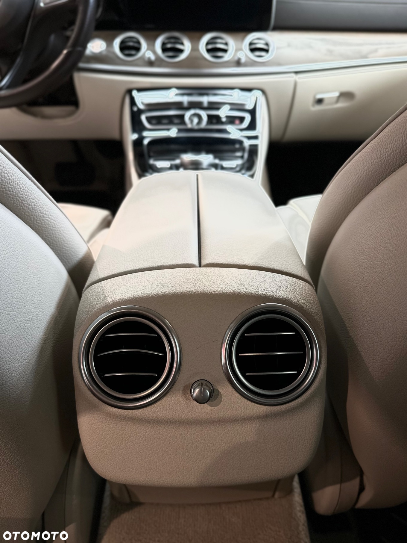 Mercedes-Benz Klasa E 200 4-Matic 9G-TRONIC - 8