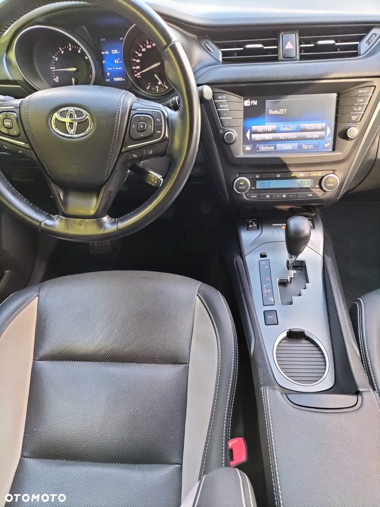 Toyota Avensis 2.0 Premium MS - 12