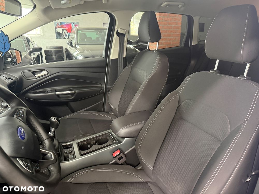 Ford Kuga 1.5 EcoBoost 2x4 Titanium - 16