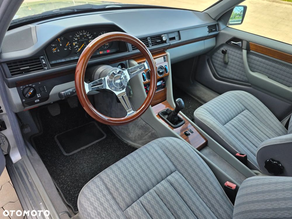 Mercedes-Benz W124 (1984-1993) - 13