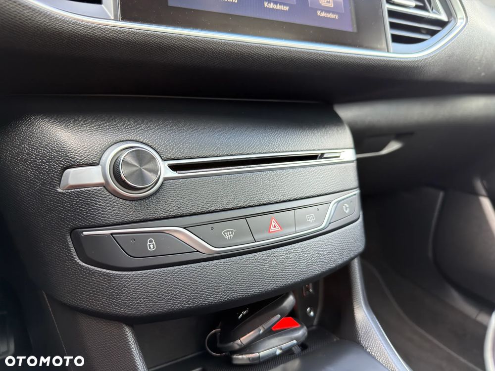 Peugeot 308 1.2 PureTech Allure S&S - 24