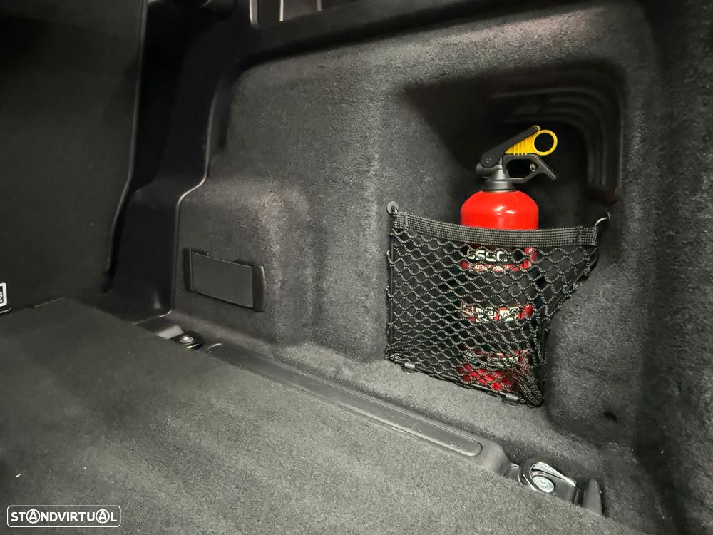 Land Rover Discovery Sport P300e - 55