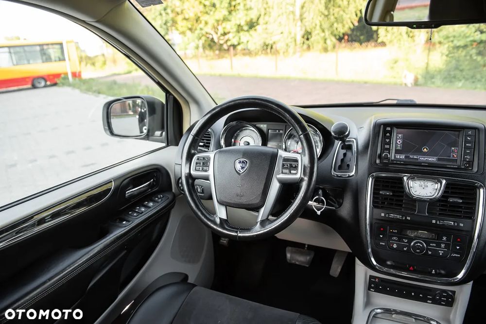 Lancia Voyager - 28