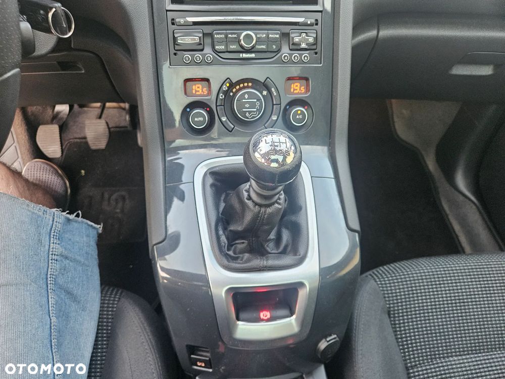 Peugeot 5008 HDI 115 Active - 32