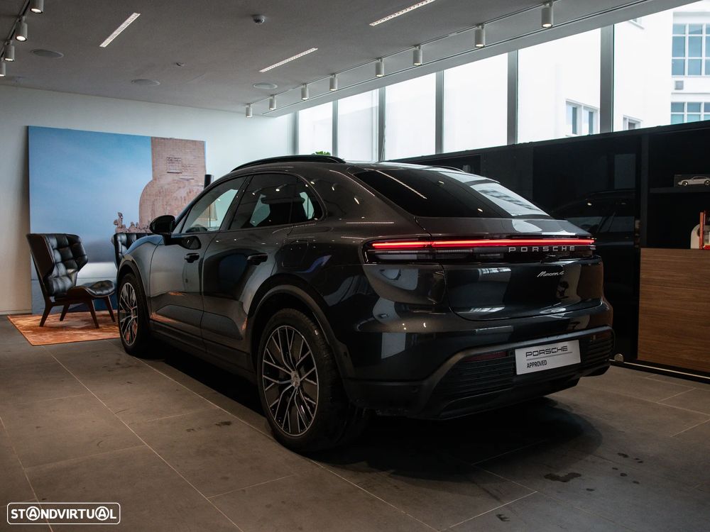 Porsche Macan Electric 4 - 10