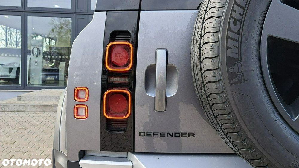 Land Rover Defender - 11