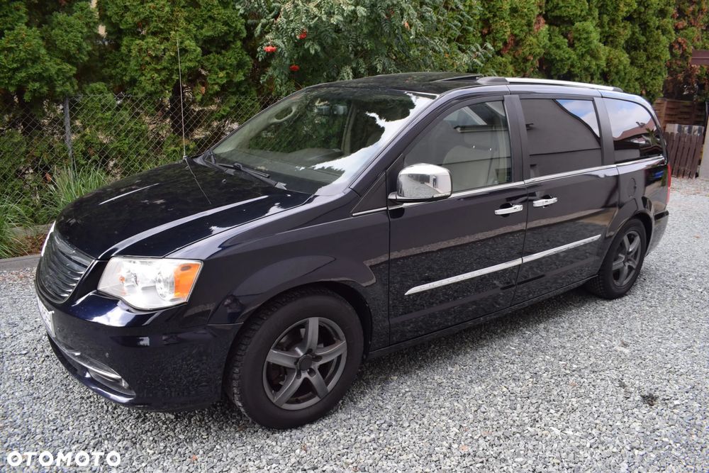 Chrysler Town & Country 2011 photo 5