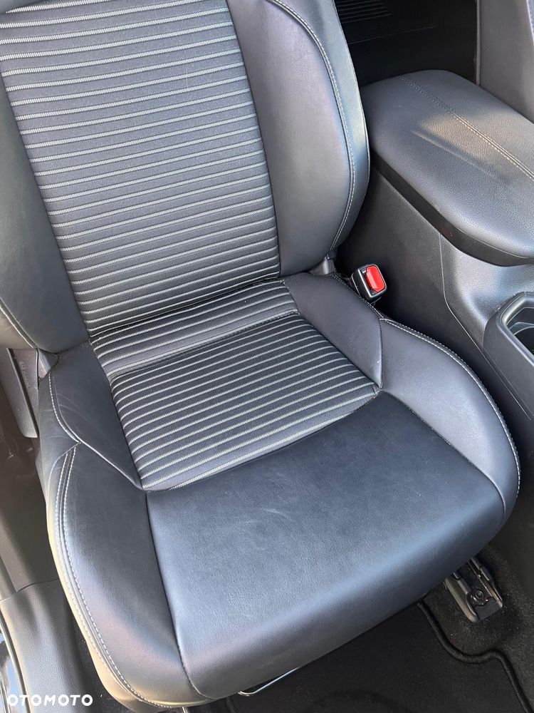 Toyota RAV4 - 6